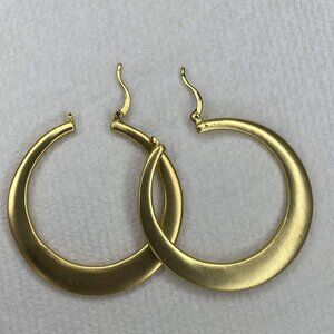 Very sturdy and High quality Gold tone big loop earrings